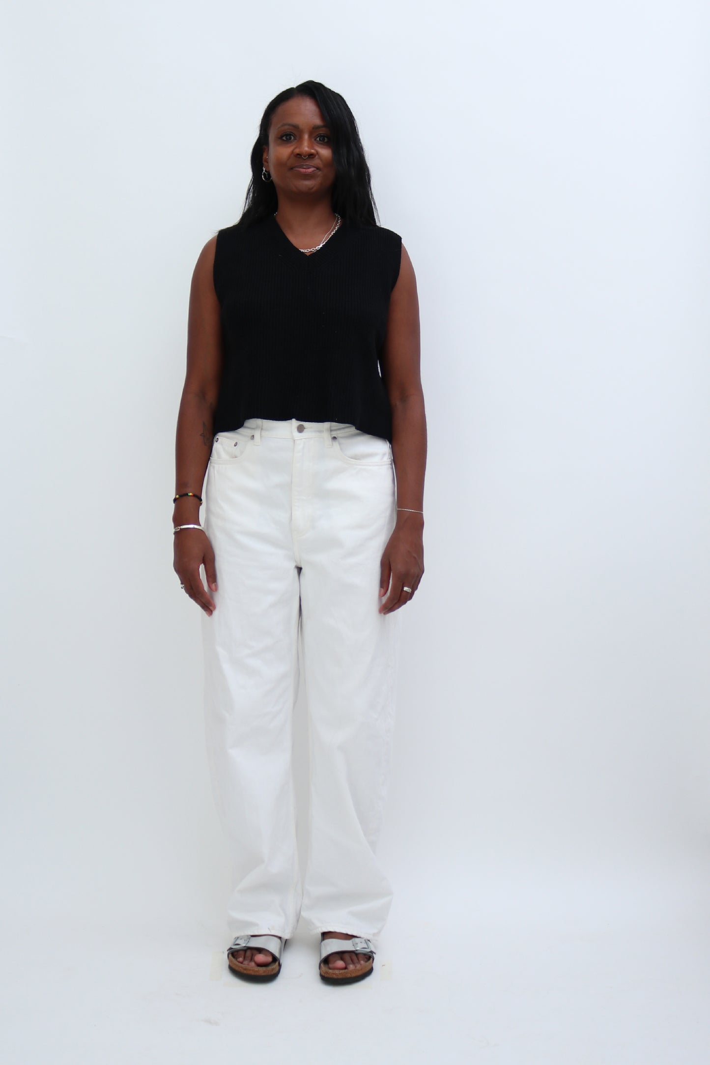 BLACK CROPPED SLEEVELESS VEST