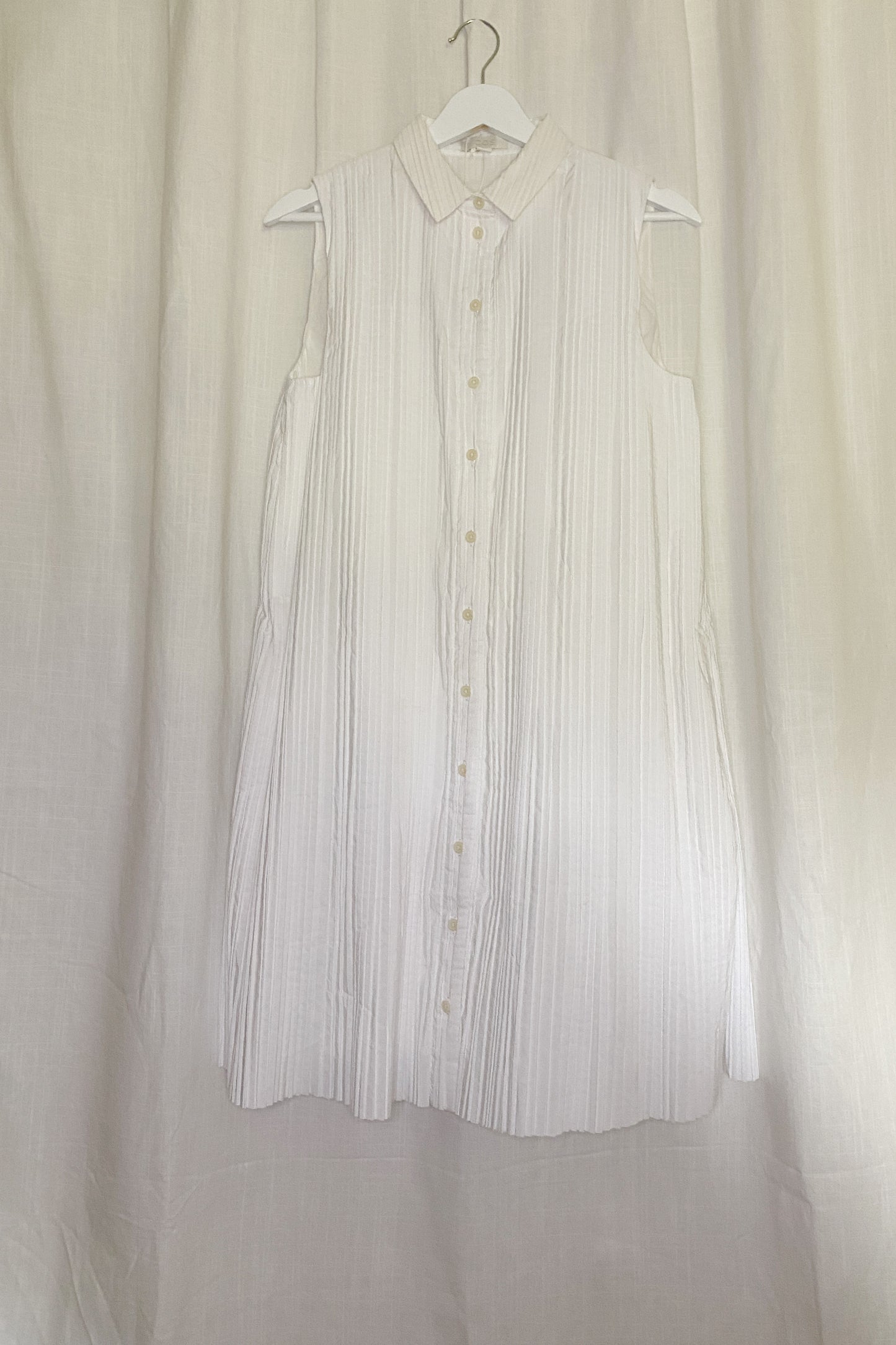 COS SLEEVELESS PLEATED SHIRT DRESS