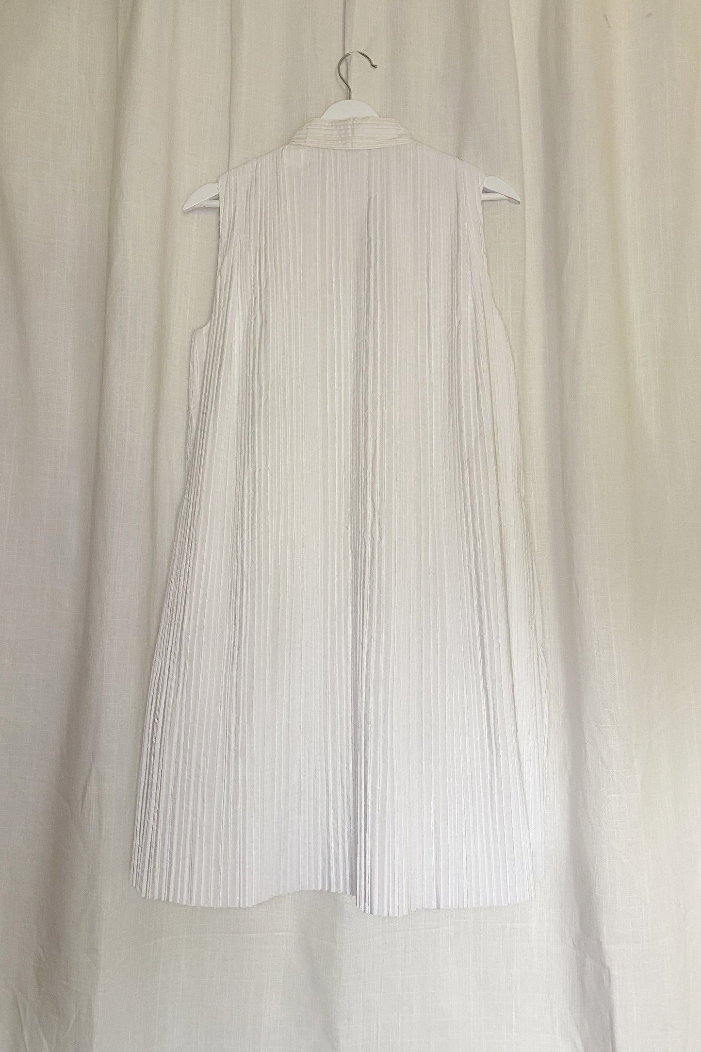 COS SLEEVELESS PLEATED SHIRT DRESS