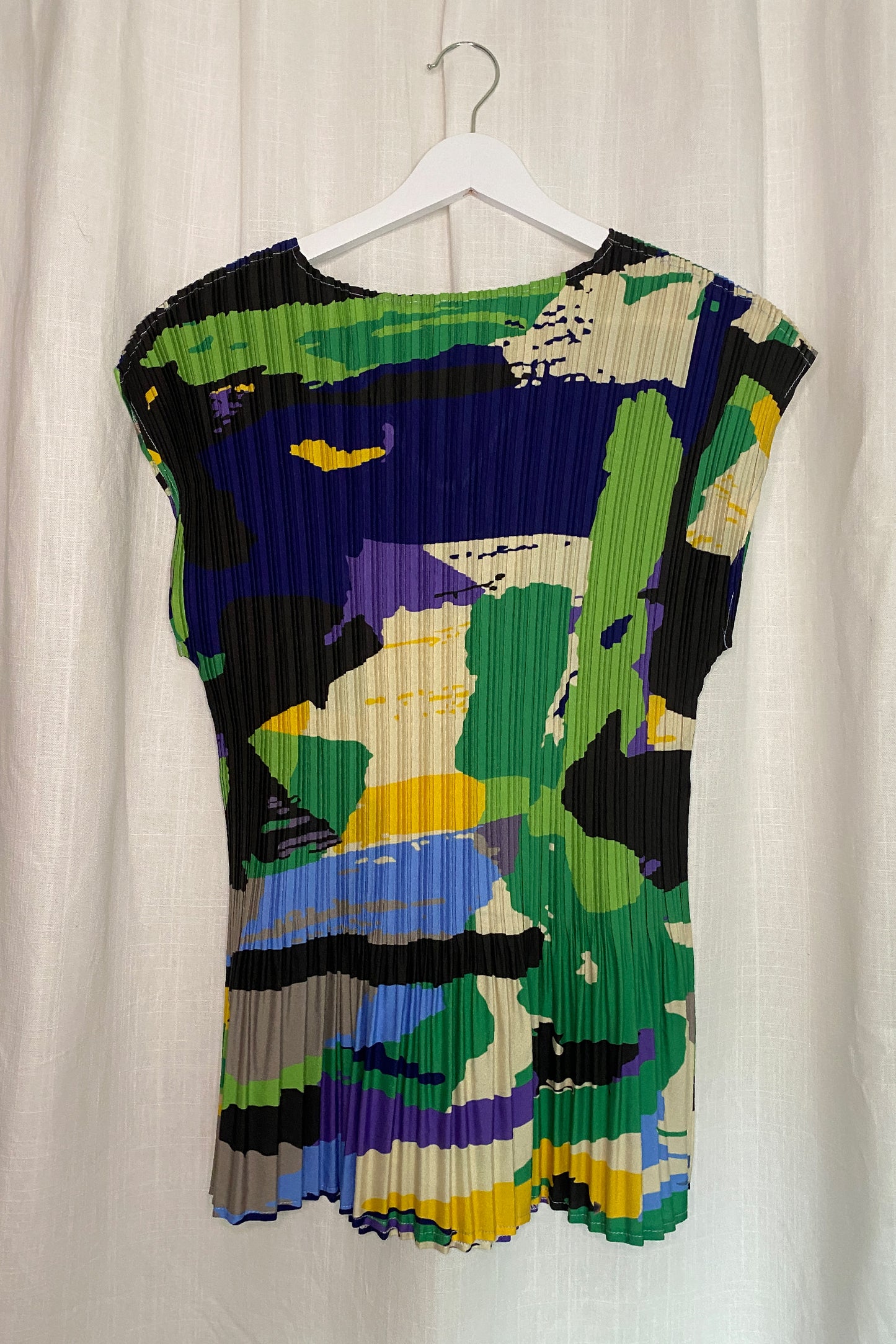 GRAPHIC PRINT PLISSÉ PLEATED TOP