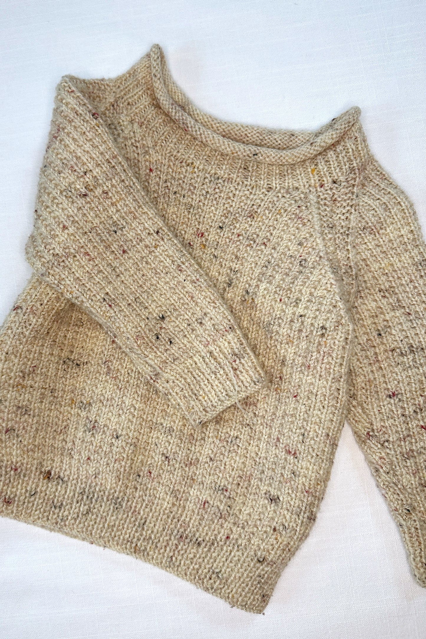 MINI: HAND-KNITTED BEIGE SPECKLE RAGLAN SLEEVE JUMPER