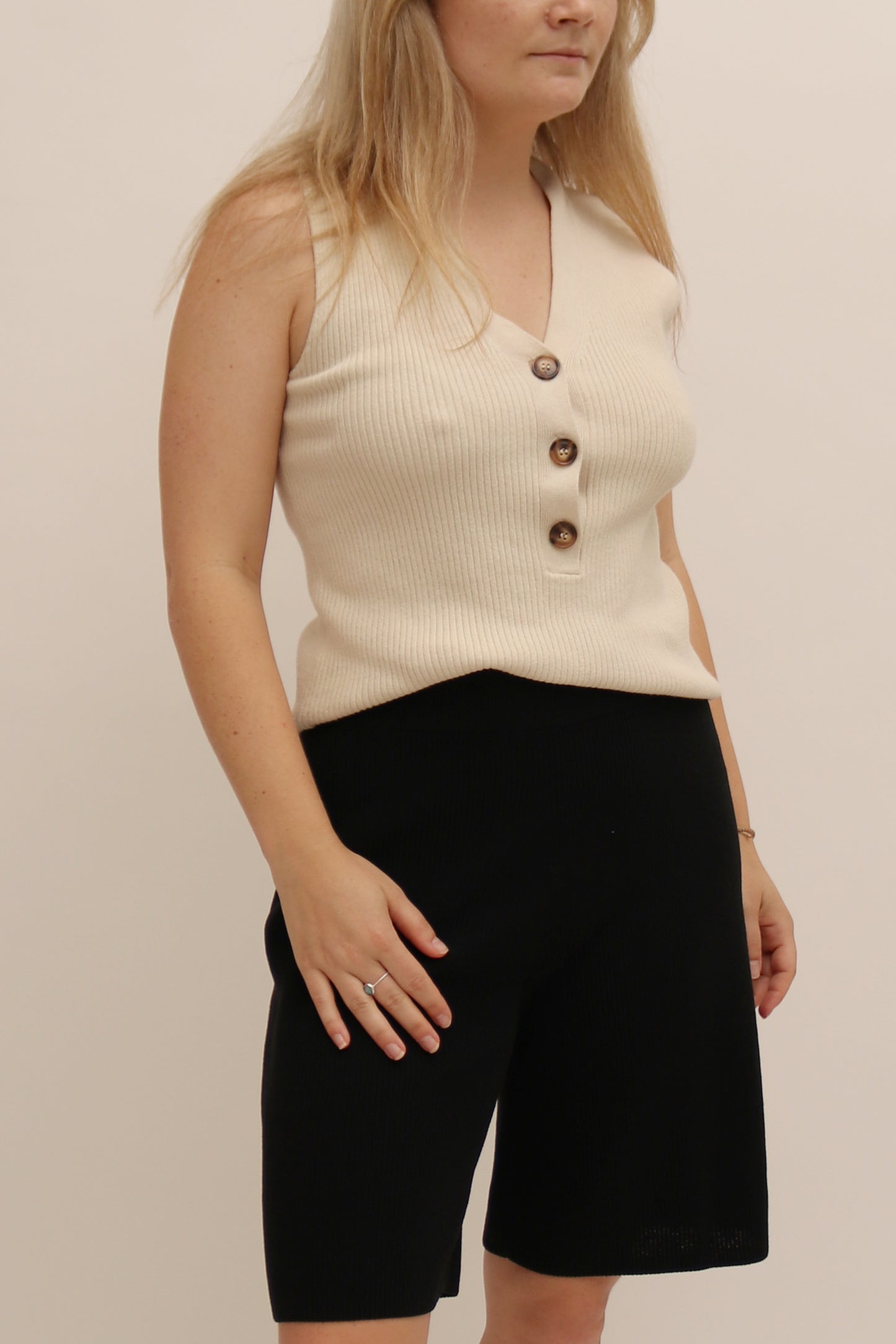 BUTTON DETAIL KNIT VEST TOP