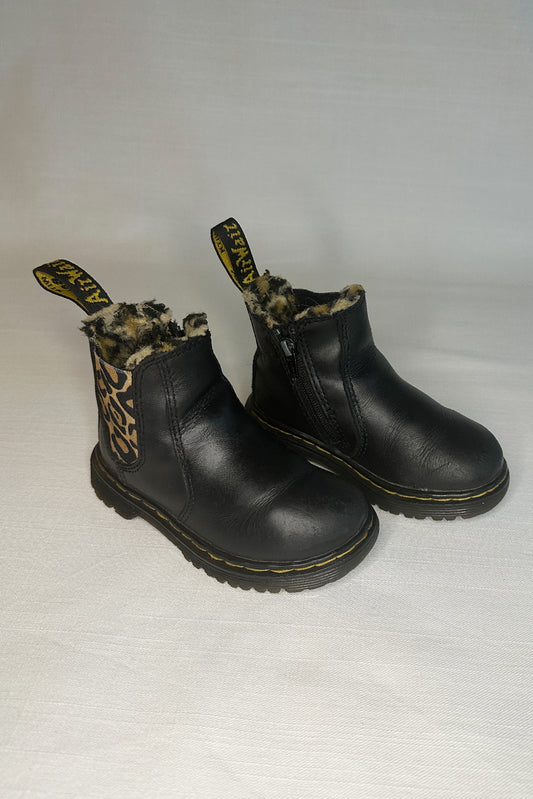 MINI: DR. MARTENS LEOPARD FAUX FUR CHELSEA BOOTS