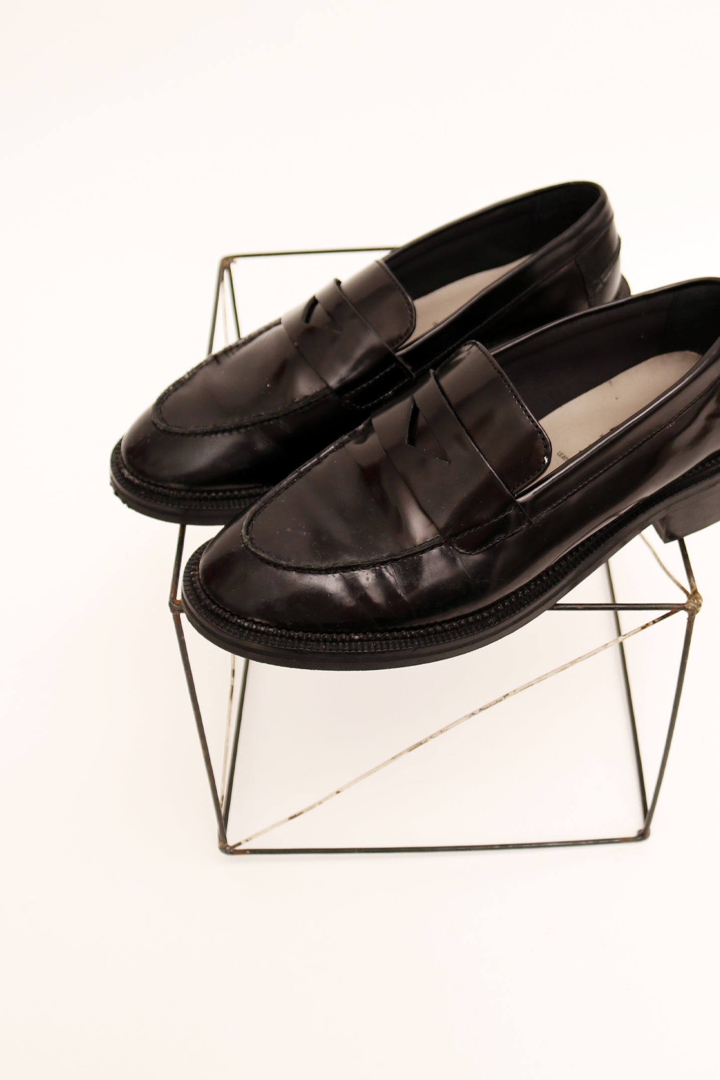 HIGH GLOSS LEATHER LOAFERS