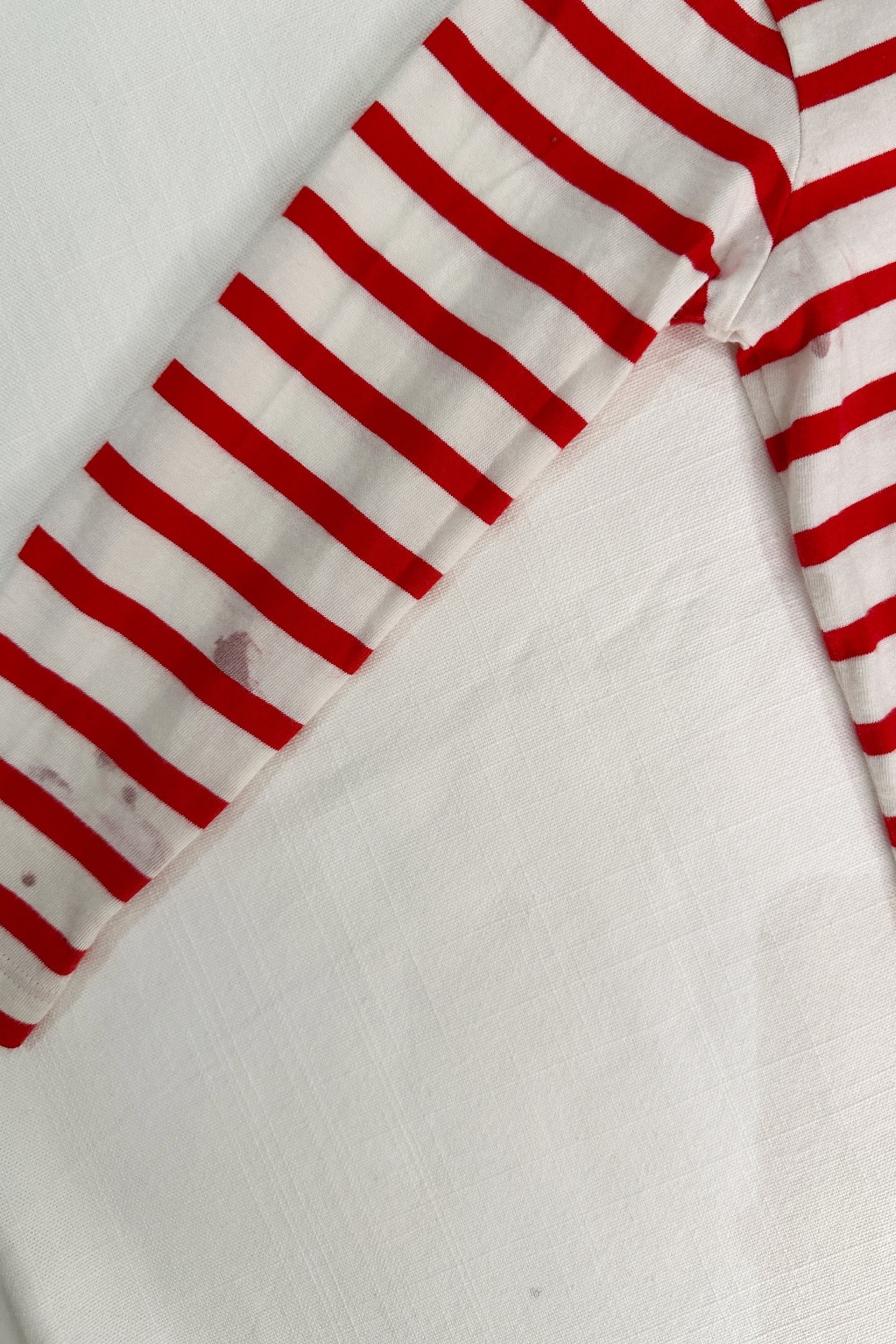 MINI: ARKET RED AND WHITE BRETON