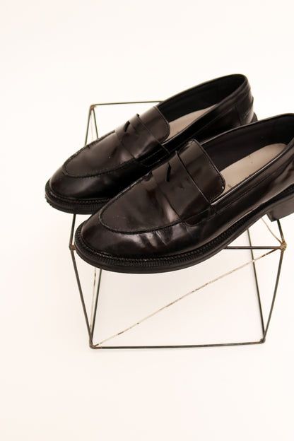 HIGH GLOSS LEATHER LOAFERS
